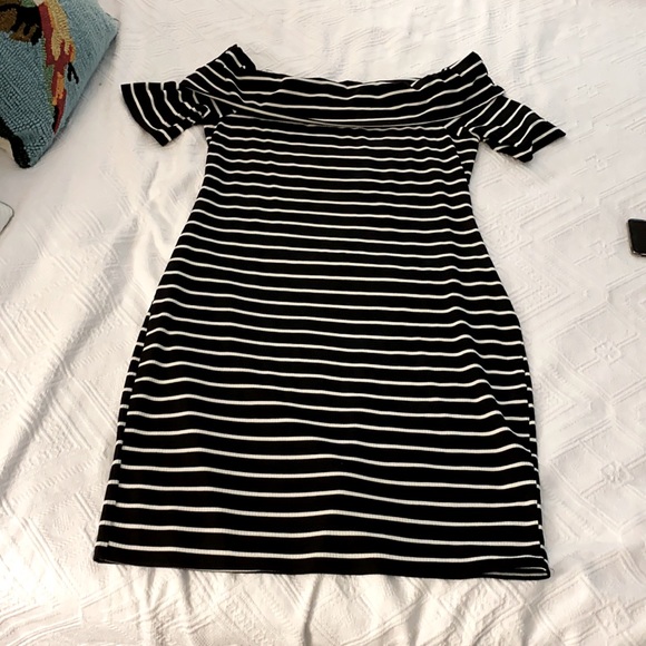 Juicy Couture Dresses & Skirts - JUICY COUTURE XL OFF THE ON/OFF SHOULDER DRESS
